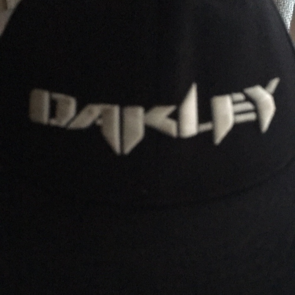Oakley 210 Black Fitted Hat. 7 1/4-7 5/8